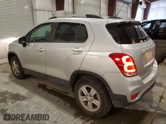 ✅ 2022 Chevrolet Trax LT • VIN: KL7CJPSM1NB525211 • Lot: 85825315. Listed on Copart with 77,332 mi. Free auction sales archive from the USA and detailed vehicle history report at DreamBid. Image 2.