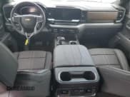 ✅ 2025 Chevrolet Silverado 1500 High Country • VIN: 3GCPAFEDXSG259927 • Lot: 70628155. Wystawiony na Copart z przebiegiem Nie podano. Bezpłatny archiwum sprzedaży aukcyjnych z USA i szczegółowy raport historii pojazdu na DreamBid. Zdjęcie 8.