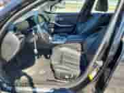 2020 BMW 3 Series 330i z VIN 3MW5R1J01L8B24382, wystawiony jako Copart lot #70131785 z przebiegiem 82 622 mil mil oraz Szkoda całkowita • Salvage title. Historia ofert i sprzedaży dostępna na DreamBid. Obrazek 7.