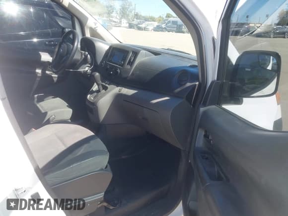 ✅ 2018 Nissan NV200 SV • VIN: 3N6CM0KN6JK701790 • Lot: 43166266. Wystawiony na IAAI z przebiegiem 124 761 mil. Bezpłatny archiwum sprzedaży aukcyjnych z USA i szczegółowy raport historii pojazdu na DreamBid. Zdjęcie 5.