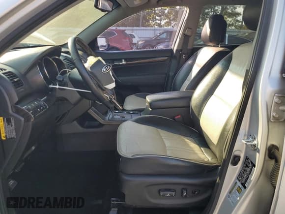 ✅ 2013 Kia Sorento SX • VIN: 5XYKW4A24DG313597 • Lot: 80565665. Wystawiony na Copart z przebiegiem 215 939 mil. Bezpłatny archiwum sprzedaży aukcyjnych z USA i szczegółowy raport historii pojazdu na DreamBid. Zdjęcie 7.