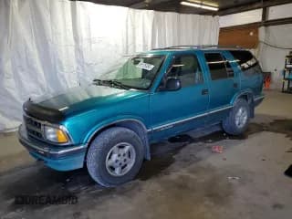 ✅ 1996 Chevrolet Blazer • VIN: 1GNDT13W2T2180466 • Lot: 85125355. Wystawiony na Copart z przebiegiem 119 107 mil. Bezpłatny archiwum sprzedaży aukcyjnych z USA i szczegółowy raport historii pojazdu na DreamBid. Zdjęcie 1.