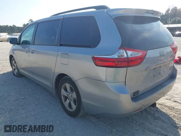 ✅ 2015 Toyota Sienna LE • VIN: 5TDKK3DC2FS570371 • Lot: 43728202. Wystawiony na IAAI z przebiegiem 230 222 mil. Bezpłatny archiwum sprzedaży aukcyjnych z USA i szczegółowy raport historii pojazdu na DreamBid. Zdjęcie 3.