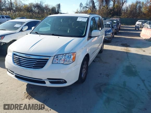 ✅ 2013 Chrysler Town & Country Touring • VIN: 2C4RC1BG4DR583750 • Лот: 43717878. Опубликован ранее на IAAI с пробегом 121 612 миль. Бесплатный доступ к архиву аукционных продаж из США и подробный отчёт об истории автомобиля на DreamBid. Изображение 2.