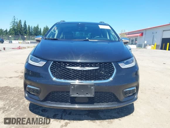 ✅ 2023 Chrysler Pacifica Limited • VIN: 2C4RC1GG3PR619862 • Lot: 42395436. Listed on IAAI with 47,533 mi. Free auction sales archive from the USA and detailed vehicle history report at DreamBid. Image 13.