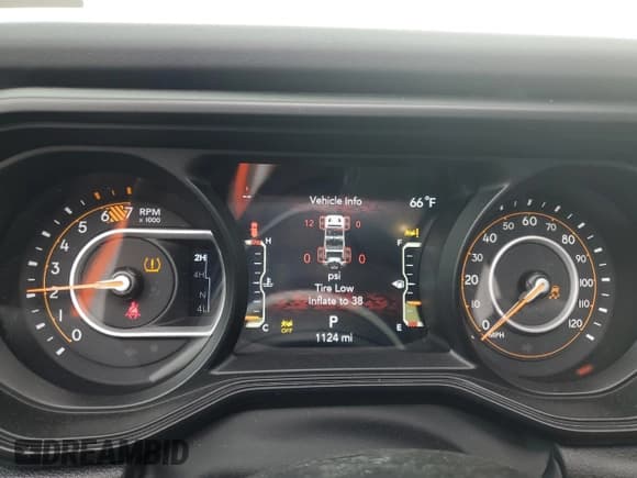 ✅ 2025 Jeep Wrangler Sahara • VIN: 1C4PJXEN0SW592086 • Лот: 59791885. Опубликован ранее на Copart с пробегом 1 124 миль. Бесплатный доступ к архиву аукционных продаж из США и подробный отчёт об истории автомобиля на DreamBid. Изображение 9.