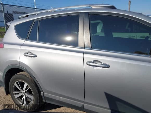 ✅ 2016 Toyota RAV4 XLE • VIN: 2T3WFREV3GW238688 • Лот: 43479172. Опубликован ранее на IAAI с пробегом 146 512 миль. Бесплатный доступ к архиву аукционных продаж из США и подробный отчёт об истории автомобиля на DreamBid. Изображение 13.