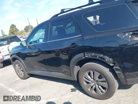 2024 Nissan Pathfinder SV z VIN 5N1DR3BA8RC289408, wystawiony jako IAAI lot #41855609 z przebiegiem 11 832 mil mil oraz . Historia ofert i sprzedaży dostępna na DreamBid. Obrazek 15.