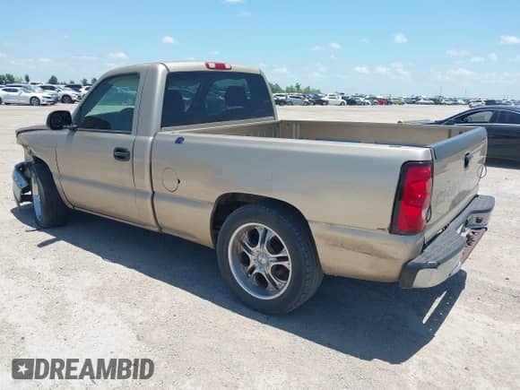 2004 Chevrolet Silverado 1500 z VIN 1GCEC14X74Z166396, wystawiony jako IAAI lot #42528299 z przebiegiem 193 277 mil mil oraz . Historia ofert i sprzedaży dostępna na DreamBid. Obrazek 3.