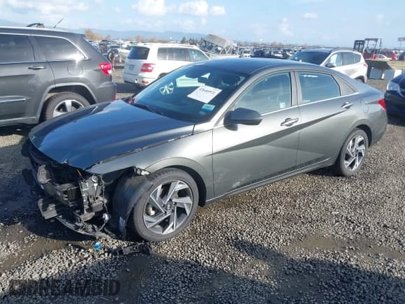 ✅ 2025 Hyundai Elantra SEL Convenience • VIN: KMHLS4DG6SU873023 • Lot: 43646971. Listed on IAAI with 23,169 mi. Free auction sales archive from the USA and detailed vehicle history report at DreamBid. Image 18.