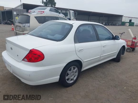 ✅ 2002 Kia Spectra • VIN: KNAFB121725173856 • Лот: 42609686. Опубликован ранее на IAAI с пробегом 160 894 миль. Бесплатный доступ к архиву аукционных продаж из США и подробный отчёт об истории автомобиля на DreamBid. Изображение 4.