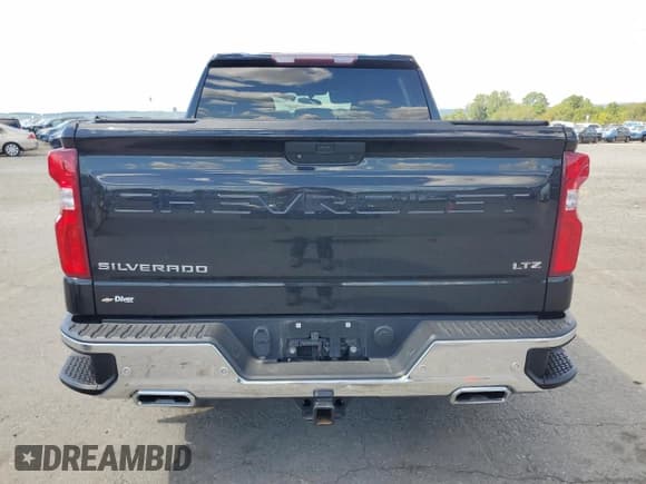 ✅ 2020 Chevrolet Silverado 1500 LTZ • VIN: 3GCUYGET4LG194943 • Lot: 70542645. Wystawiony na Copart z przebiegiem 53 164 mil. Bezpłatny archiwum sprzedaży aukcyjnych z USA i szczegółowy raport historii pojazdu na DreamBid. Zdjęcie 6.