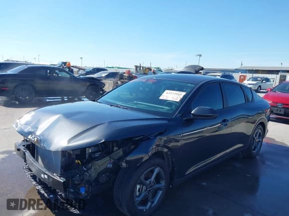 ✅ 2025 Kia K4 LXS • VIN: 3KPFT4DE3SE109190 • Lot: 43372910. Wystawiony na IAAI z przebiegiem 1 240 mil. Bezpłatny archiwum sprzedaży aukcyjnych z USA i szczegółowy raport historii pojazdu na DreamBid. Zdjęcie 2.