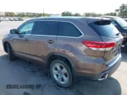 ✅ 2017 Toyota Highlander Limited • VIN: 5TDYZRFH2HS221036 • Lot: 40630991. Wystawiony na IAAI z przebiegiem 115 296 mil. Bezpłatny archiwum sprzedaży aukcyjnych z USA i szczegółowy raport historii pojazdu na DreamBid. Zdjęcie 3.