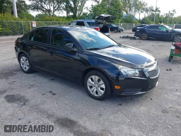 2014 Chevrolet Cruze LS z VIN 1G1PA5SH9E7479991, wystawiony jako IAAI lot #43338783 z przebiegiem 77 067 mil mil oraz . Historia ofert i sprzedaży dostępna na DreamBid. Obrazek 1.