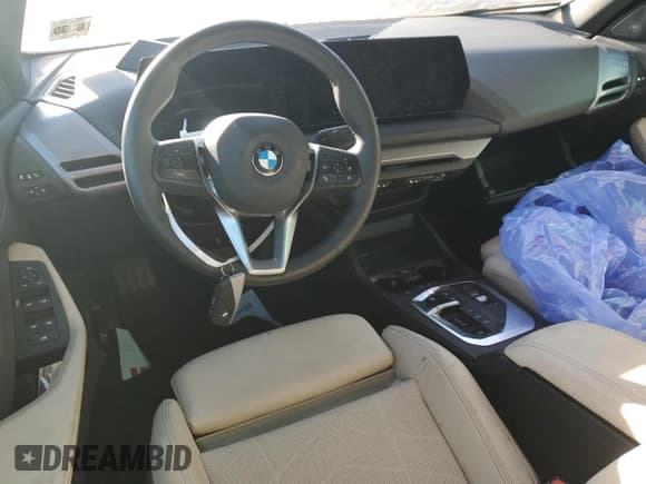 ✅ 2025 BMW 2 Series 228i xDrive • VIN: WBA23GG07S7T02245 • Lot: 85706505. Wystawiony na Copart z przebiegiem Nie podano. Bezpłatny archiwum sprzedaży aukcyjnych z USA i szczegółowy raport historii pojazdu na DreamBid. Zdjęcie 8.