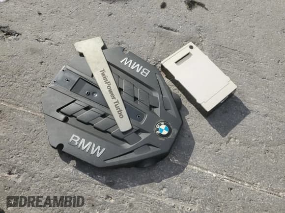 ✅ 2015 BMW 5 Series 550i xDrive • VIN: WBAKP9C5XFD693898 • Lot: 90225355. Listed on Copart with 124,364 mi. Free auction sales archive from the USA and detailed vehicle history report at DreamBid. Image 12.