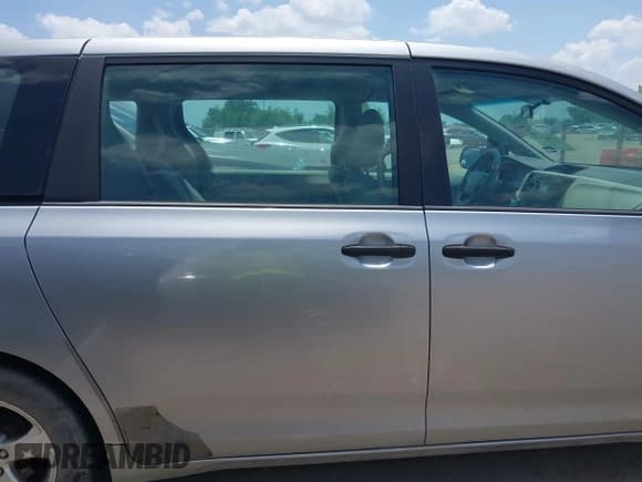 ✅ 2013 Toyota Sienna L • VIN: 5TDZK3DCXDS403672 • Lot: 42843593. Listed on IAAI with 178,046 mi. Free auction sales archive from the USA and detailed vehicle history report at DreamBid. Image 13.