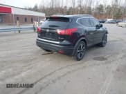 ✅ 2017 Nissan Rogue SL • VIN: JN1BJ1CR1HW131942 • Lot: 41784228. Listed on IAAI with 70,660 mi. Free auction sales archive from the USA and detailed vehicle history report at DreamBid. Image 4.