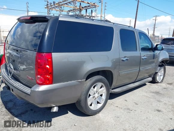 ✅ 2008 GMC Yukon XL SLT 4SB • VIN: 1GKFC160X8R172529 • Lot: 41756244. Wystawiony na IAAI z przebiegiem 148 219 mil. Bezpłatny archiwum sprzedaży aukcyjnych z USA i szczegółowy raport historii pojazdu na DreamBid. Zdjęcie 4.