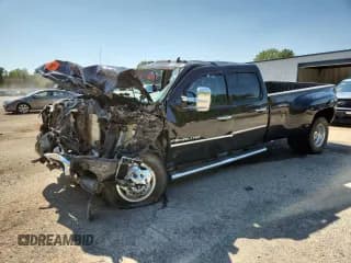 ✅ 2012 GMC Sierra 3500HD Denali • VIN: 1GT426C81CF185323 • Лот: 70490885. Опубликован ранее на Copart с пробегом Не указан. Бесплатный доступ к архиву аукционных продаж из США и подробный отчёт об истории автомобиля на DreamBid. Изображение 1.