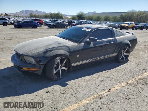 ✅ 2007 Ford Mustang GT Deluxe • VIN: 1ZVHT82H275341616 • Лот: 90125515. Опубликован ранее на Copart с пробегом 100 561 миль. Бесплатный доступ к архиву аукционных продаж из США и подробный отчёт об истории автомобиля на DreamBid. Изображение 1.