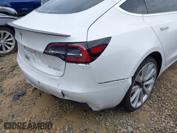 ✅ 2019 Tesla Model 3 Long Range • VIN: 5YJ3E1EB3KF487245 • Lot: 43324842. Wystawiony na IAAI z przebiegiem 78 281 mil. Bezpłatny archiwum sprzedaży aukcyjnych z USA i szczegółowy raport historii pojazdu na DreamBid. Zdjęcie 6.