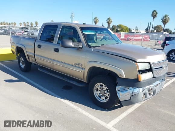 ✅ 2005 Chevrolet Silverado 2500HD LT • VIN: 1GCHK23215F881768 • Lot: 43517833. Listed on IAAI with 232,626 mi. Free auction sales archive from the USA and detailed vehicle history report at DreamBid. Image 1.