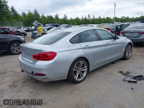 ✅ 2018 BMW 4 Series 430i xDrive • VIN: WBA4J3C52JBG91061 • Lot: 42383770. Listed on IAAI with 143,292 mi. Free auction sales archive from the USA and detailed vehicle history report at DreamBid. Image 4.