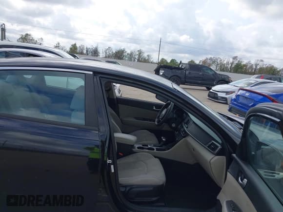 ✅ 2017 Kia Optima LX • VIN: 5XXGT4L31HG142015 • Лот: 43747397. Опубликован ранее на IAAI с пробегом 150 923 миль. Бесплатный доступ к архиву аукционных продаж из США и подробный отчёт об истории автомобиля на DreamBid. Изображение 5.