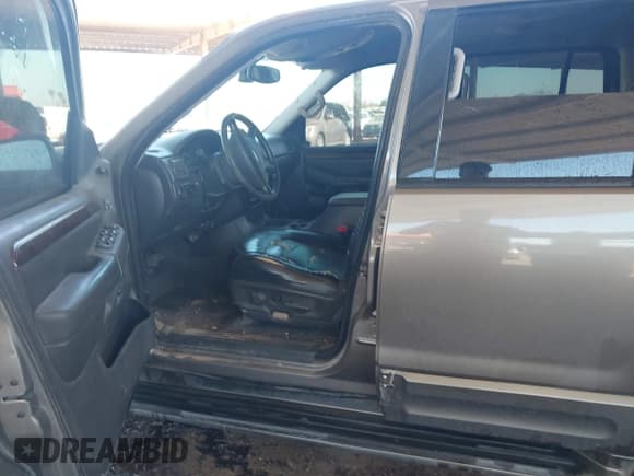 ✅ 2003 Ford Explorer Limited • VIN: 1FMZU65W83UB15028 • Лот: 43389195. Опубликован ранее на IAAI с пробегом 248 315 миль. Бесплатный доступ к архиву аукционных продаж из США и подробный отчёт об истории автомобиля на DreamBid. Изображение 12.