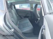 ✅ 2025 Tesla Model 3 Long Range • VIN: 5YJ3E1EA5SF978729 • Lot: 43384298. Wystawiony na IAAI z przebiegiem 11 689 mil. Bezpłatny archiwum sprzedaży aukcyjnych z USA i szczegółowy raport historii pojazdu na DreamBid. Zdjęcie 8.