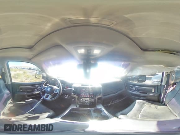 ✅ 2018 Ram 3500 Laramie • VIN: 3C63R3ML5JG164325 • Lot: 63039965. Wystawiony na Copart z przebiegiem 96 689 mil. Bezpłatny archiwum sprzedaży aukcyjnych z USA i szczegółowy raport historii pojazdu na DreamBid. Zdjęcie 14.