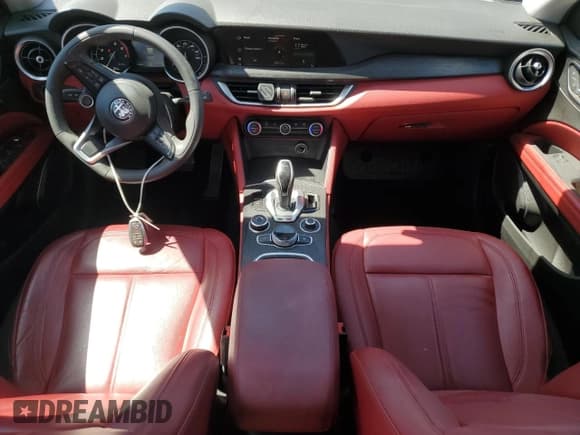 ✅ 2020 Alfa Romeo Stelvio • VIN: ZASPAJAN5L7C94672 • Lot: 49097535. Wystawiony na Copart z przebiegiem 64 009 mil. Bezpłatny archiwum sprzedaży aukcyjnych z USA i szczegółowy raport historii pojazdu na DreamBid. Zdjęcie 8.