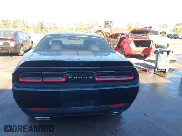 ✅ 2015 Dodge Challenger R/T • VIN: 2C3CDZAT5FH710678 • Lot: 43647121. Wystawiony na IAAI z przebiegiem 175 928 mil. Bezpłatny archiwum sprzedaży aukcyjnych z USA i szczegółowy raport historii pojazdu na DreamBid. Zdjęcie 16.