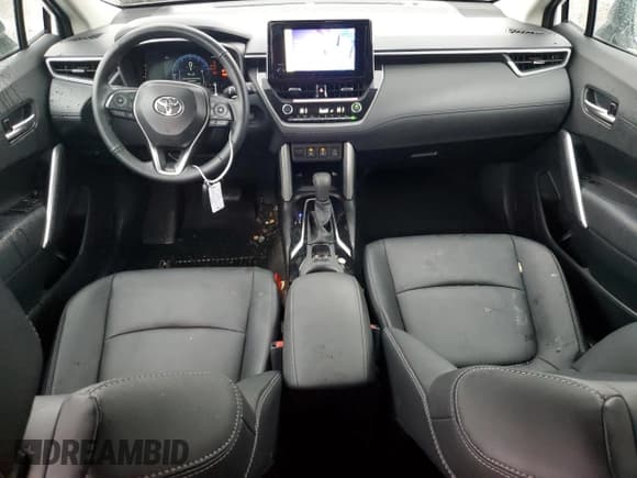 ✅ 2024 Toyota Corolla Cross XLE • VIN: 7MUDAABG2RV092744 • Lot: 52008035. Listed on Copart with 6,263 mi. Free auction sales archive from the USA and detailed vehicle history report at DreamBid. Image 8.