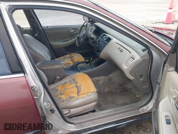 ✅ 1999 Honda Accord LX • VIN: 1HGCG5648XA145213 • Lot: 43567298. Listed on IAAI with 294,173 mi. Free auction sales archive from the USA and detailed vehicle history report at DreamBid. Image 5.