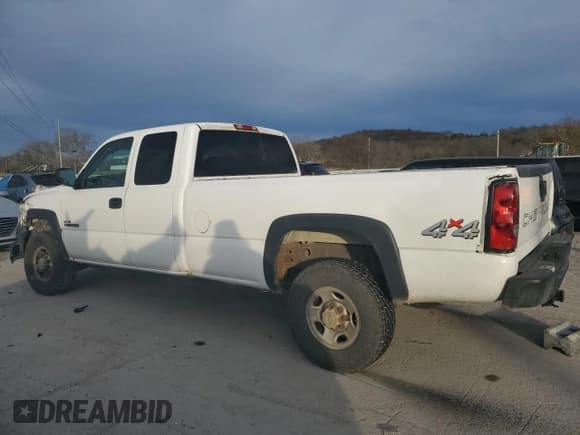 ✅ 2006 Chevrolet Silverado 2500HD Work Truck • VIN: 1GCHK29226E117541 • Лот: 85210894. Опубликован ранее на Copart с пробегом 323 223 миль. Бесплатный доступ к архиву аукционных продаж из США и подробный отчёт об истории автомобиля на DreamBid. Изображение 2.