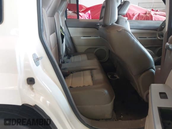 ✅ 2008 Jeep Patriot Limited • VIN: 1J8FT48W78D775944 • Lot: 42565513. Listed on IAAI with 136,303 mi. Free auction sales archive from the USA and detailed vehicle history report at DreamBid. Image 8.