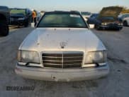 ✅ 1995 Mercedes-Benz E 320 • VIN: WDBEA66E0SC275229 • Лот: 77391894. Опубликован ранее на Copart с пробегом 64 025 миль. Бесплатный доступ к архиву аукционных продаж из США и подробный отчёт об истории автомобиля на DreamBid. Изображение 5.