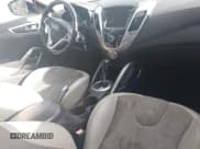 ✅ 2012 Hyundai Veloster w/Gray Int • VIN: KMHTC6AD6CU053299 • Lot: 42973978. Wystawiony na IAAI z przebiegiem 158 988 mil. Bezpłatny archiwum sprzedaży aukcyjnych z USA i szczegółowy raport historii pojazdu na DreamBid. Zdjęcie 5.