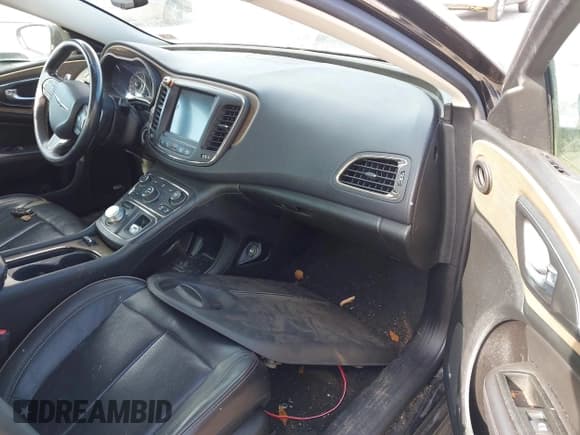 ✅ 2015 Chrysler 200 C • VIN: 1C3CCCEG1FN567412 • Лот: 43770549. Опубликован ранее на IAAI с пробегом 221 991 миль. Бесплатный доступ к архиву аукционных продаж из США и подробный отчёт об истории автомобиля на DreamBid. Изображение 5.