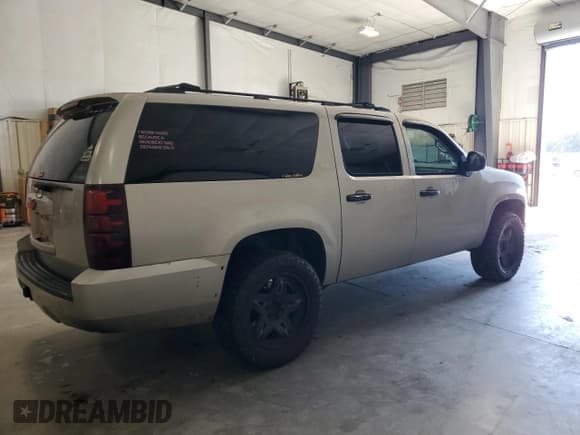 ✅ 2007 Chevrolet Suburban LT • VIN: 3GNFK16397G261510 • Lot: 87250215. Listed on Copart with 379,098 mi. Free auction sales archive from the USA and detailed vehicle history report at DreamBid. Image 3.