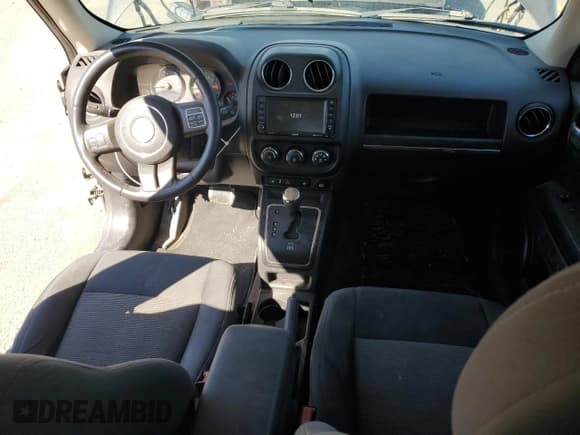 ✅ 2014 Jeep Patriot Latitude • VIN: 1C4NJPFB9ED719204 • Лот: 82389755. Опубликован ранее на Copart с пробегом 122 213 миль. Бесплатный доступ к архиву аукционных продаж из США и подробный отчёт об истории автомобиля на DreamBid. Изображение 8.