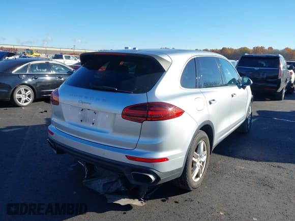 ✅ 2016 Porsche Cayenne • VIN: WP1AA2A28GKA14304 • Lot: 43629393. Listed on IAAI with 121,652 mi. Free auction sales archive from the USA and detailed vehicle history report at DreamBid. Image 4.