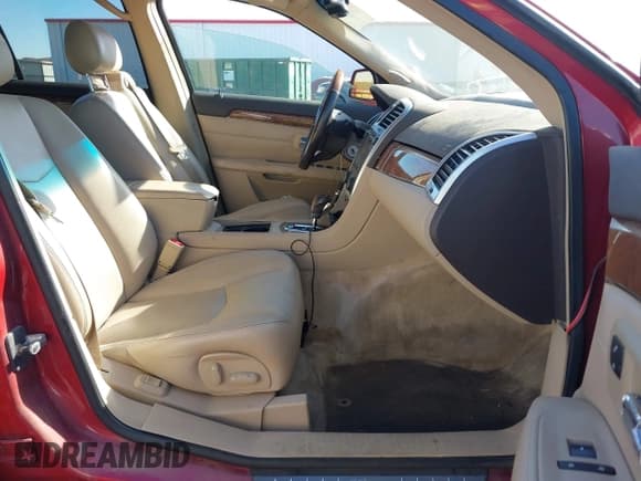 ✅ 2009 Cadillac SRX AWD • VIN: 1GYEE437190139360 • Lot: 43824578. Wystawiony na IAAI z przebiegiem 159 305 mil. Bezpłatny archiwum sprzedaży aukcyjnych z USA i szczegółowy raport historii pojazdu na DreamBid. Zdjęcie 5.