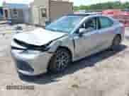 2022 Toyota Camry XLE z VIN 4T1F11AK7NU712529, wystawiony jako IAAI lot #42286369 z przebiegiem 53 782 mil mil oraz . Historia ofert i sprzedaży dostępna na DreamBid. Obrazek 17.