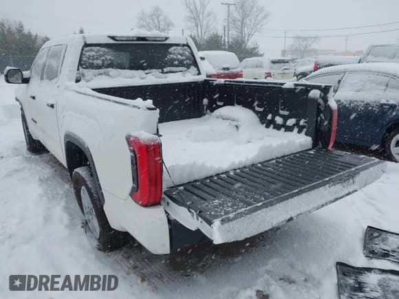 ✅ 2024 Toyota Tundra SR5 • VIN: 5TFLA5DB6RX192547 • Lot: 41385022. Listed on IAAI with 9,177 mi. Free auction sales archive from the USA and detailed vehicle history report at DreamBid. Image 3.