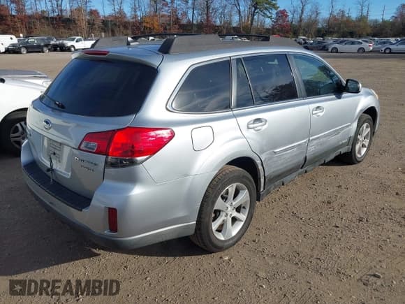 ✅ 2013 Subaru Outback Limited • VIN: 4S4BRDKC6D2215837 • Лот: 43665840. Опубликован ранее на IAAI с пробегом 105 923 миль. Бесплатный доступ к архиву аукционных продаж из США и подробный отчёт об истории автомобиля на DreamBid. Изображение 4.