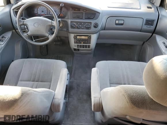 ✅ 2002 Toyota Sienna LE • VIN: 4T3ZF13C92U483973 • Лот: 91585925. Опубликован ранее на Copart с пробегом 161 647 миль. Бесплатный доступ к архиву аукционных продаж из США и подробный отчёт об истории автомобиля на DreamBid. Изображение 8.